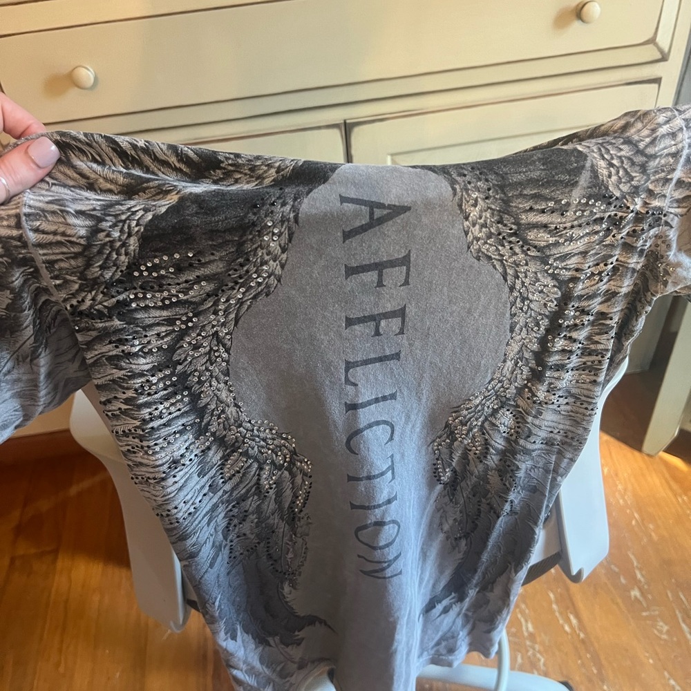 Women’s small affliction v neck